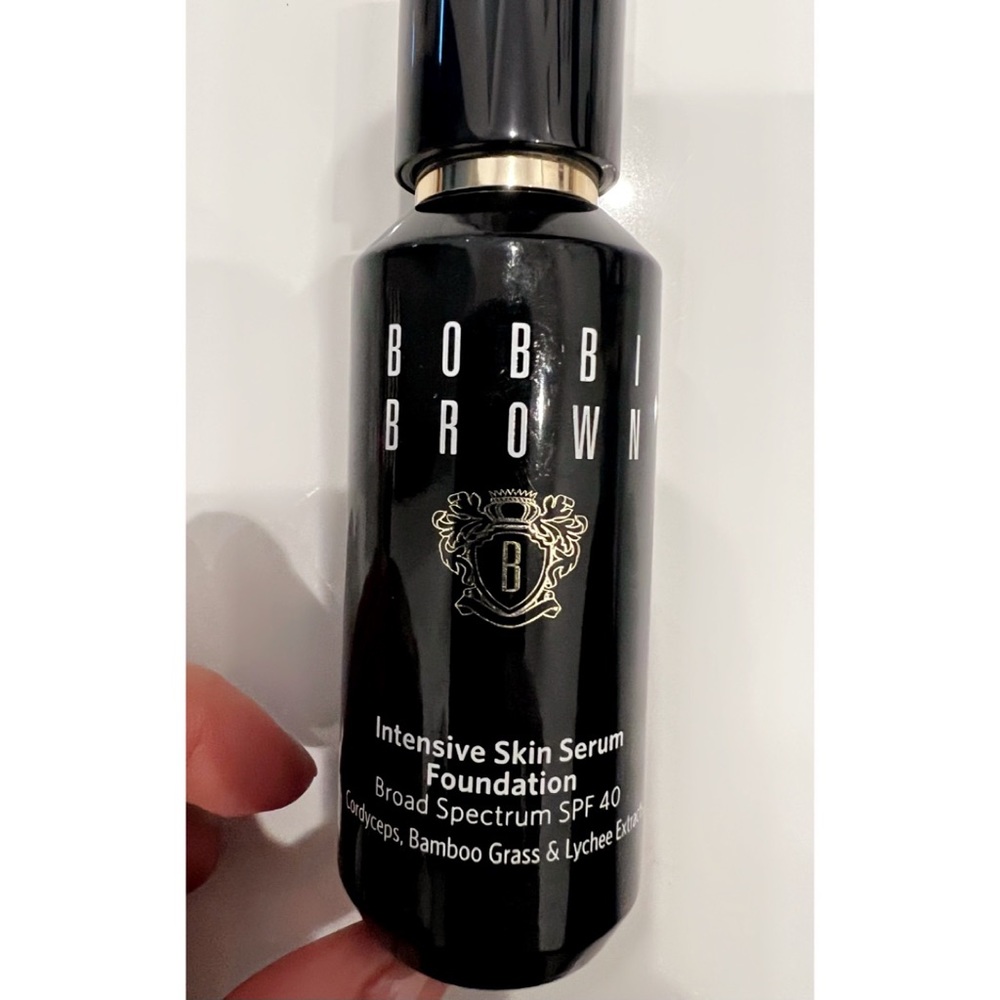 Bobbi Brown Intensive Skin Foundation in Sand